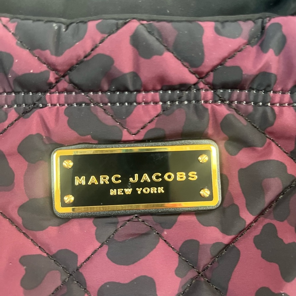 Marc Jacobs QUILTED NYLON MINI TOTE BAG IN BURGUNDY LEOPARD - Picture 7 of 9